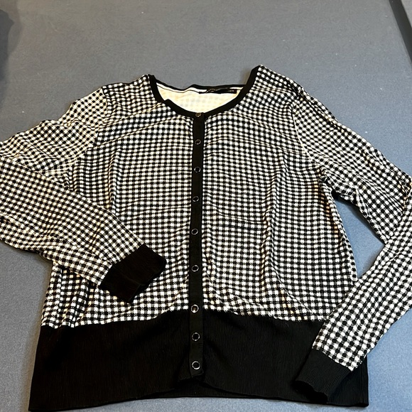 White House Black Market Sweaters - EUC White House Black Market Gingham Snap-Front Cardigan, X Large, Black/White